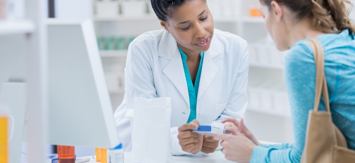 AUTOMEDICAZIONE: 1 ITALIANO SU 2 SI AFFIDA AL FARMACISTA. CENTRALE IL RUOLO DI CONSULENZA E ORIENTAMENTO